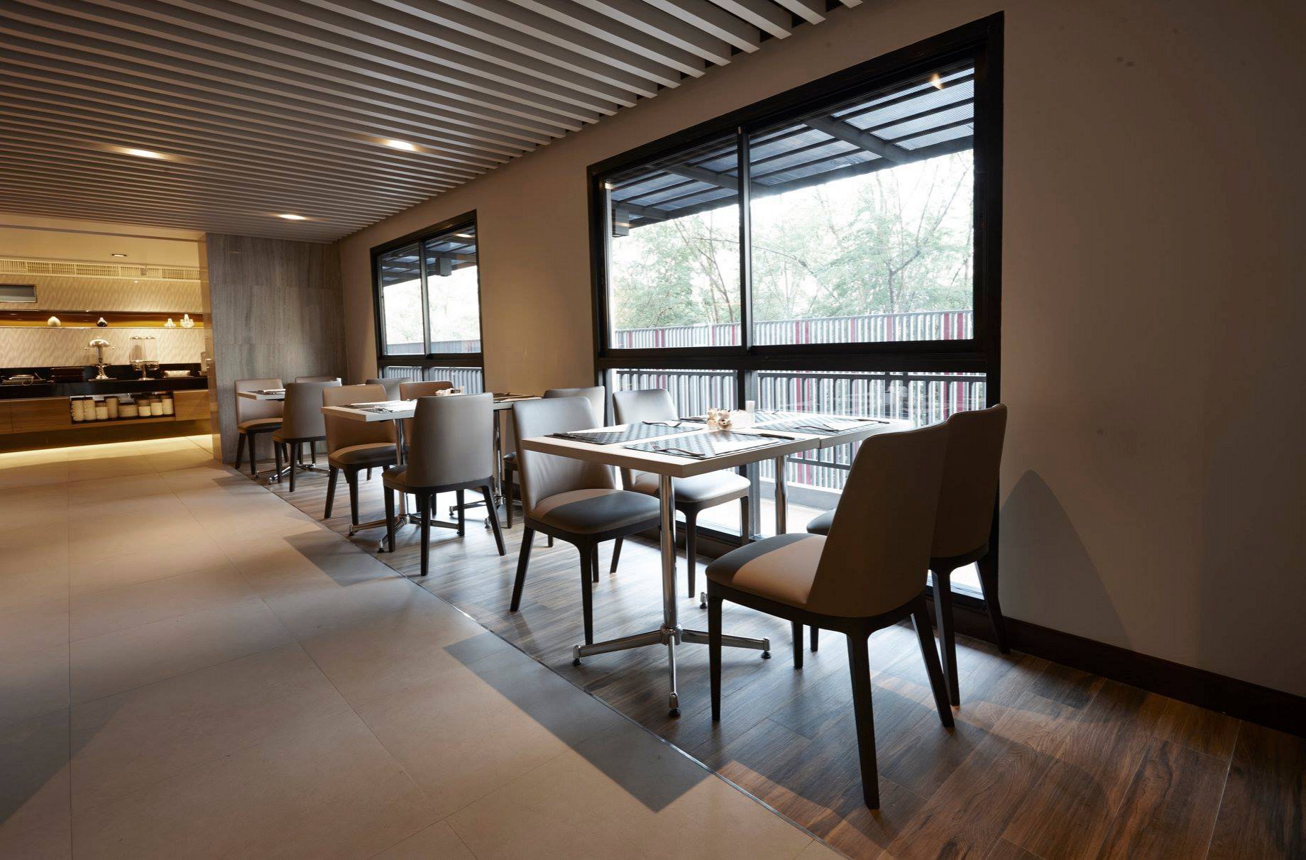 12 Noodles & Rice Cafe